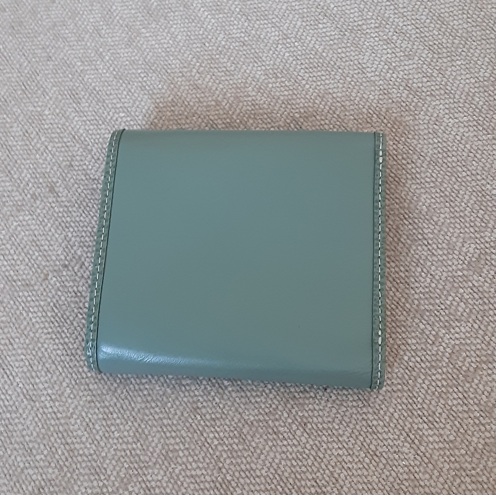 Levenger Green Leather Women's Wallet - Picture 10 of 11